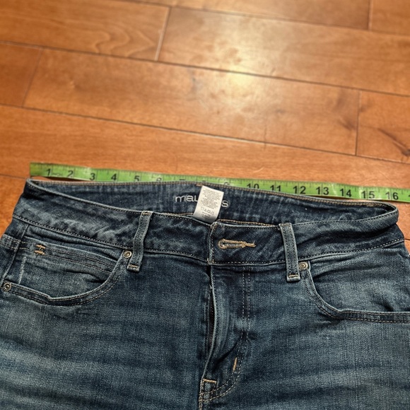 Jean short, biker length or roll for shorter style - Picture 4 of 5